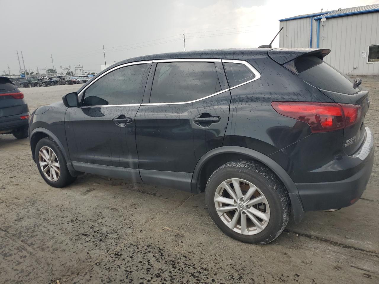 2018 Nissan Rogue - Image 2