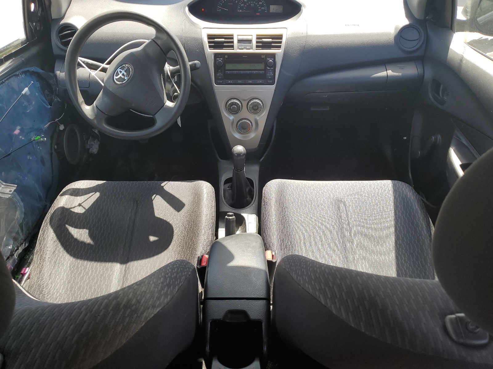 JTDBT9K37BL007427 2011 Toyota Yaris