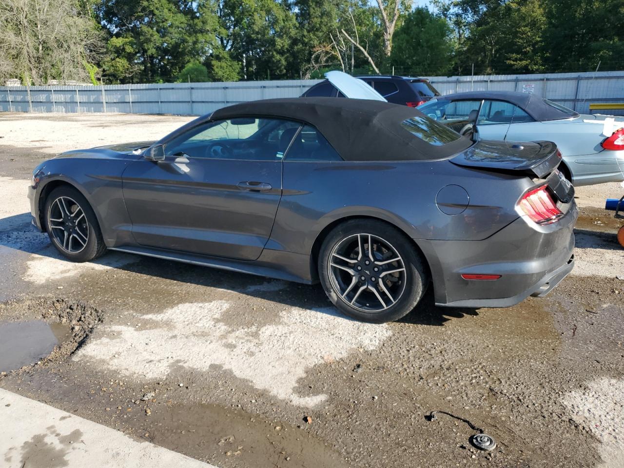 1FATP8UH1J5157134 2018 FORD MUSTANG - Image 2