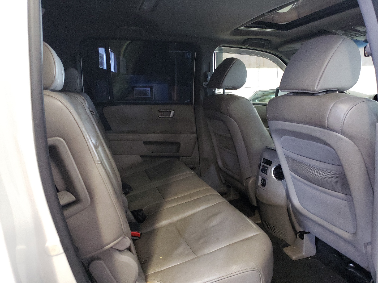 5FNYF4H56BB059373 2011 Honda Pilot Exl