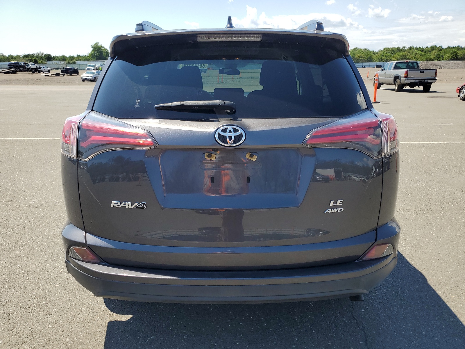 JTMBFREVXHJ161364 2017 Toyota Rav4 Le