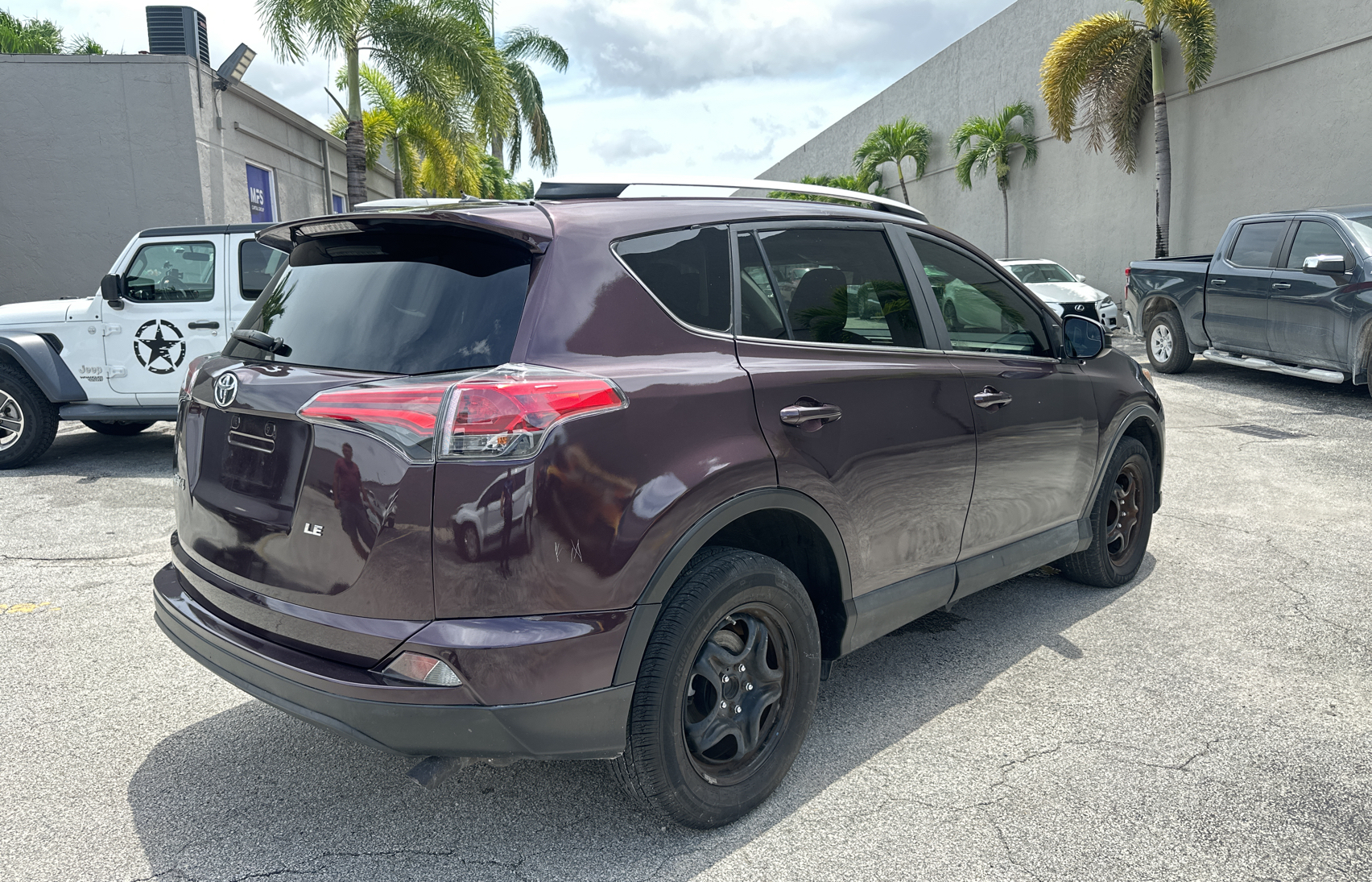 2018 Toyota Rav4 Le vin: 2T3ZFREVXJW447821