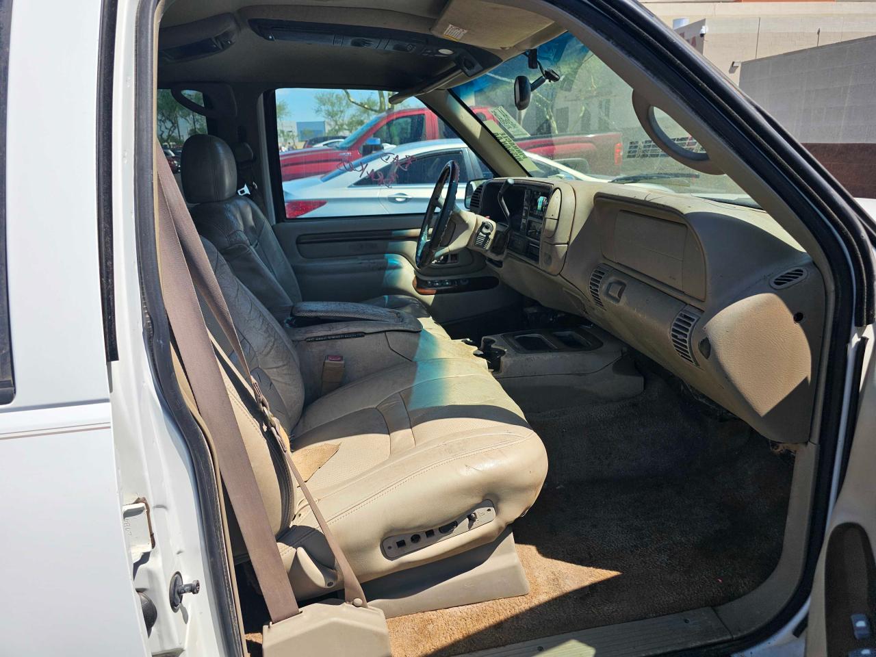 2000 Cadillac Escalade - Image 5