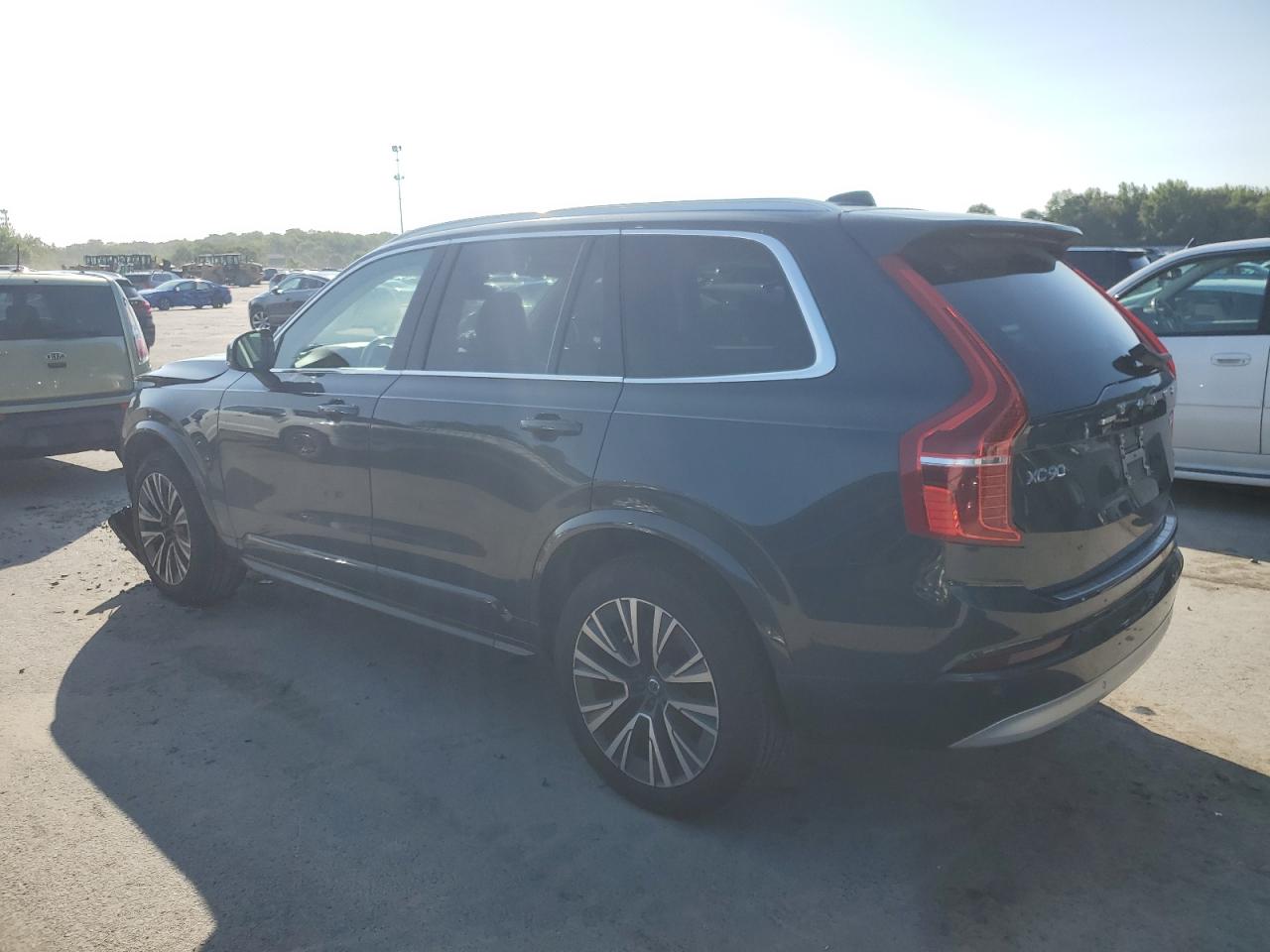 2022 Volvo XC90 - Image 2