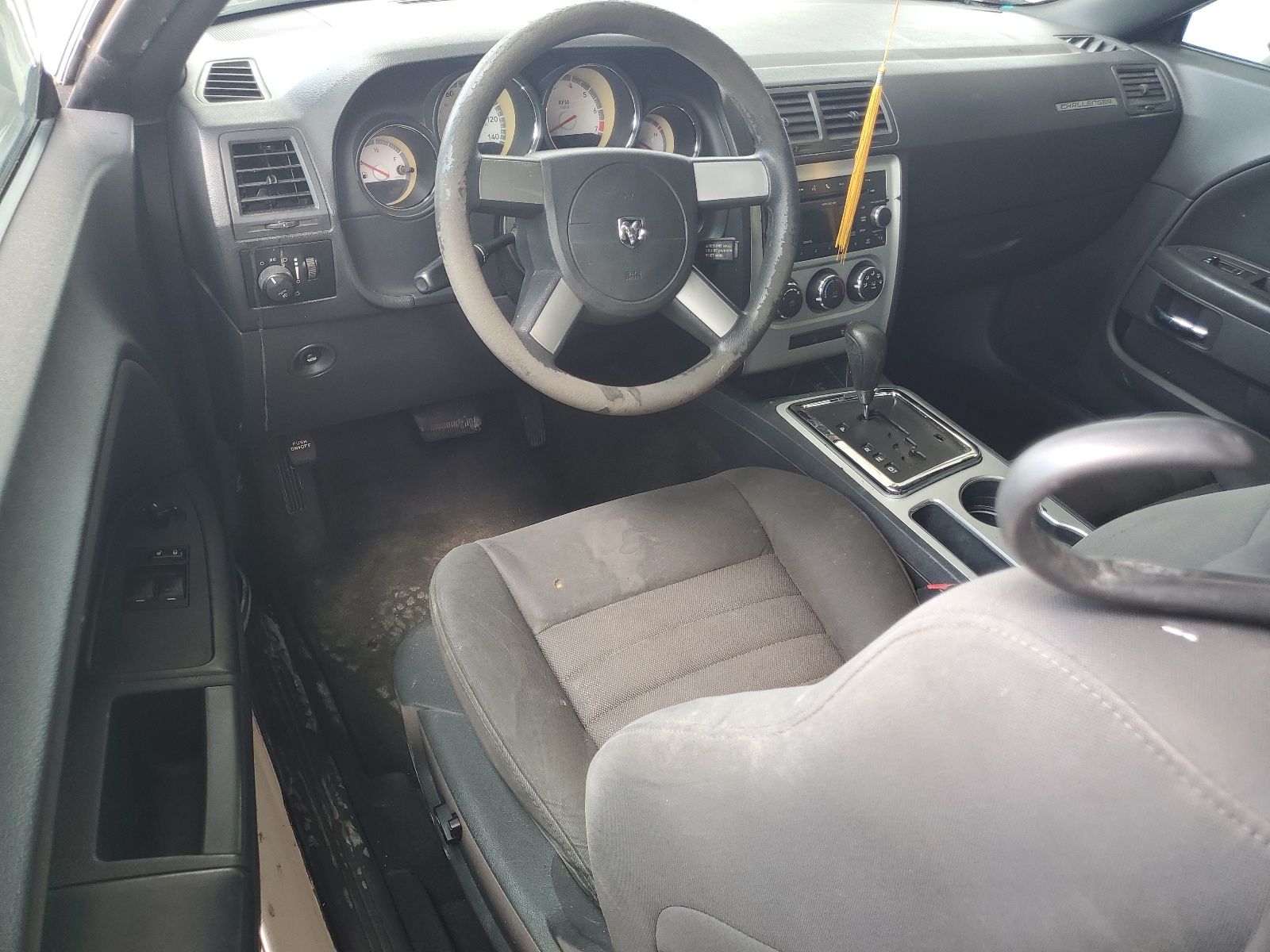 2B3CJ4DV0AH157713 2010 Dodge Challenger Se