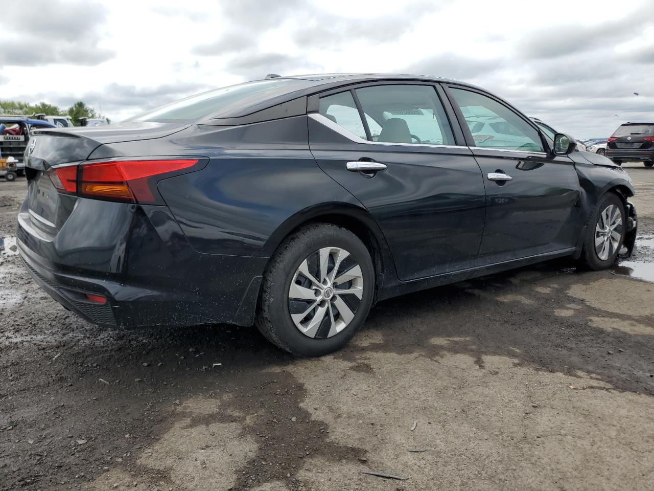 2020 Nissan Altima - Image 3