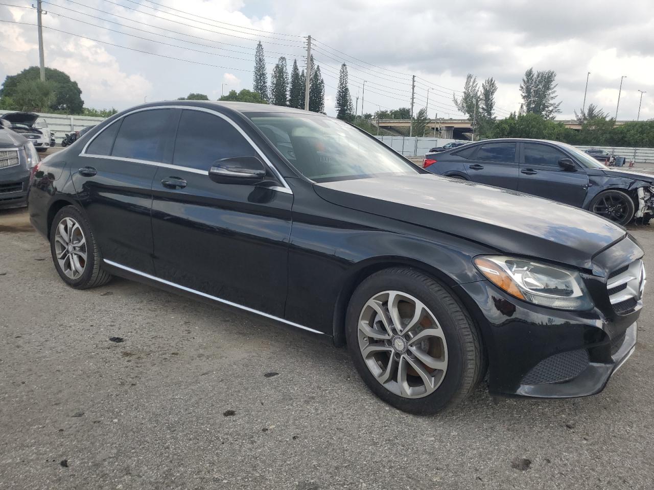 VIN 55SWF4JB4GU161784 2016 MERCEDES-BENZ C-CLASS no.4