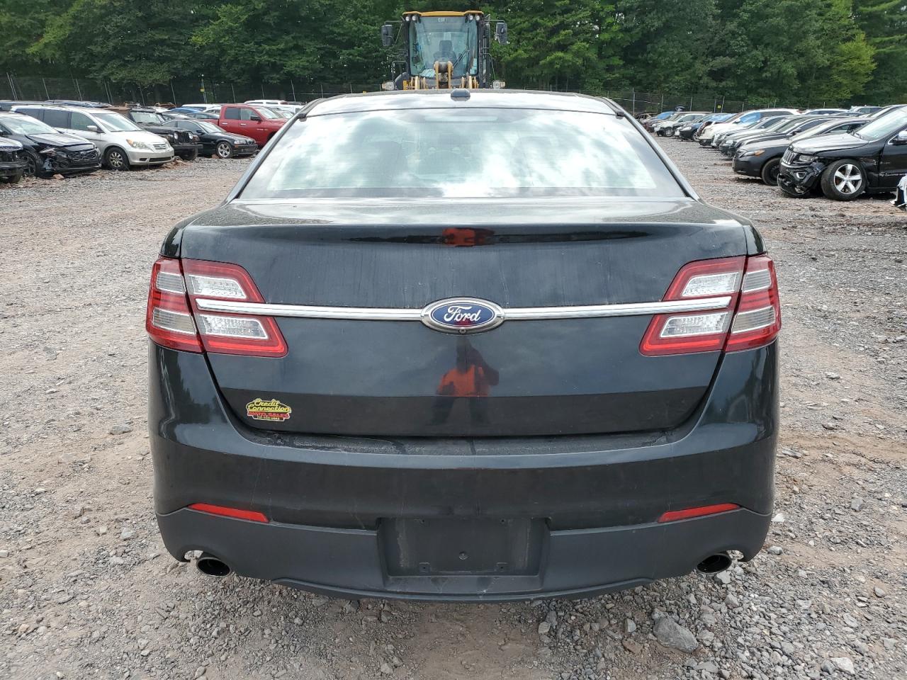 1FAHP2D9XFG132613 2015 Ford Taurus Se