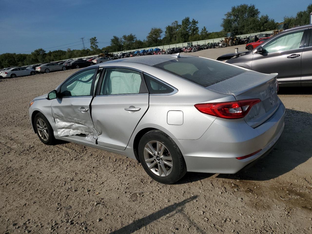 5NPE24AFXFH239450 2015 HYUNDAI SONATA - Image 2