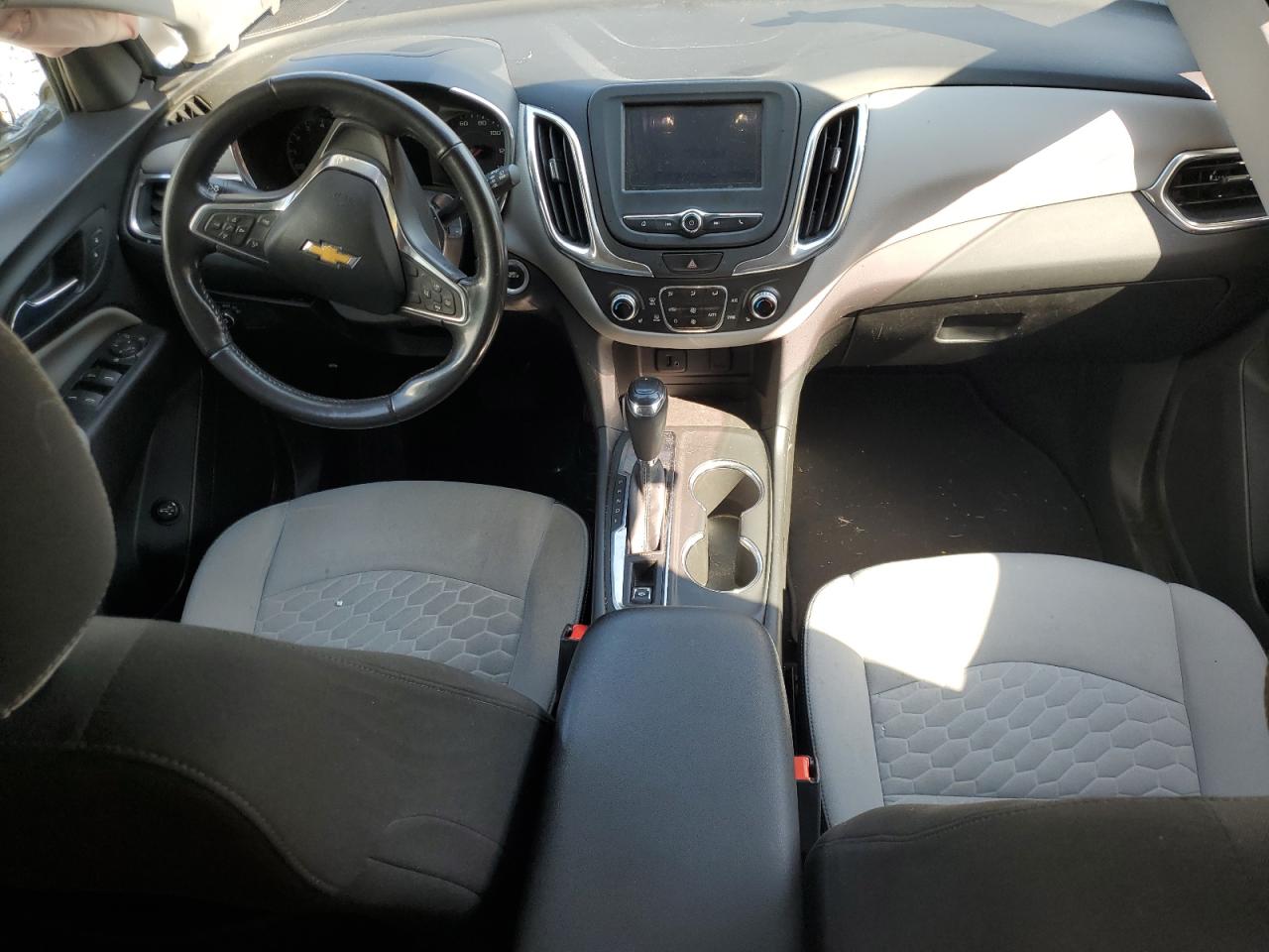 3GNAXJEV8JS590587 2018 Chevrolet Equinox Lt