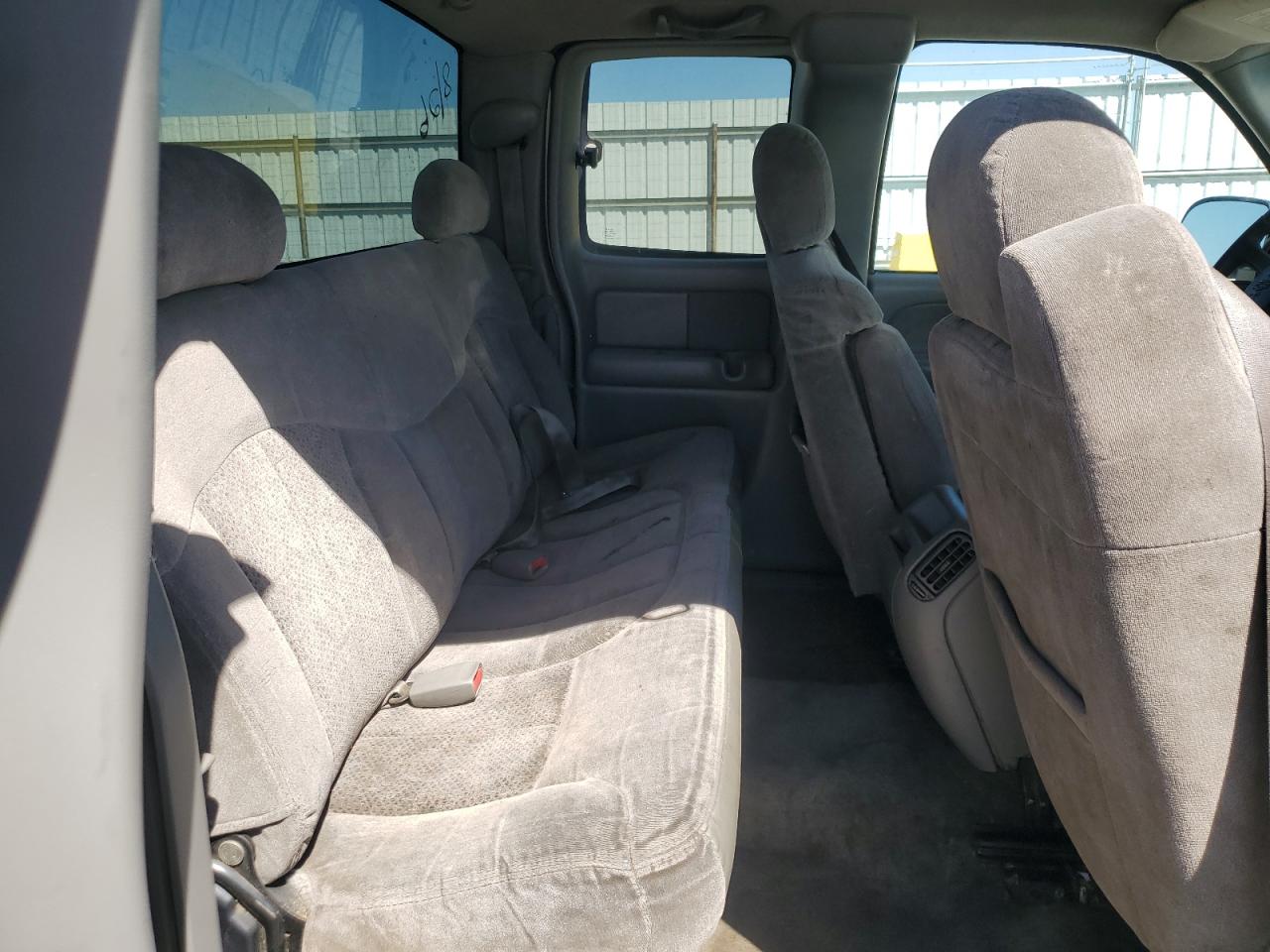 2000 Chevrolet Silverado - Image 10