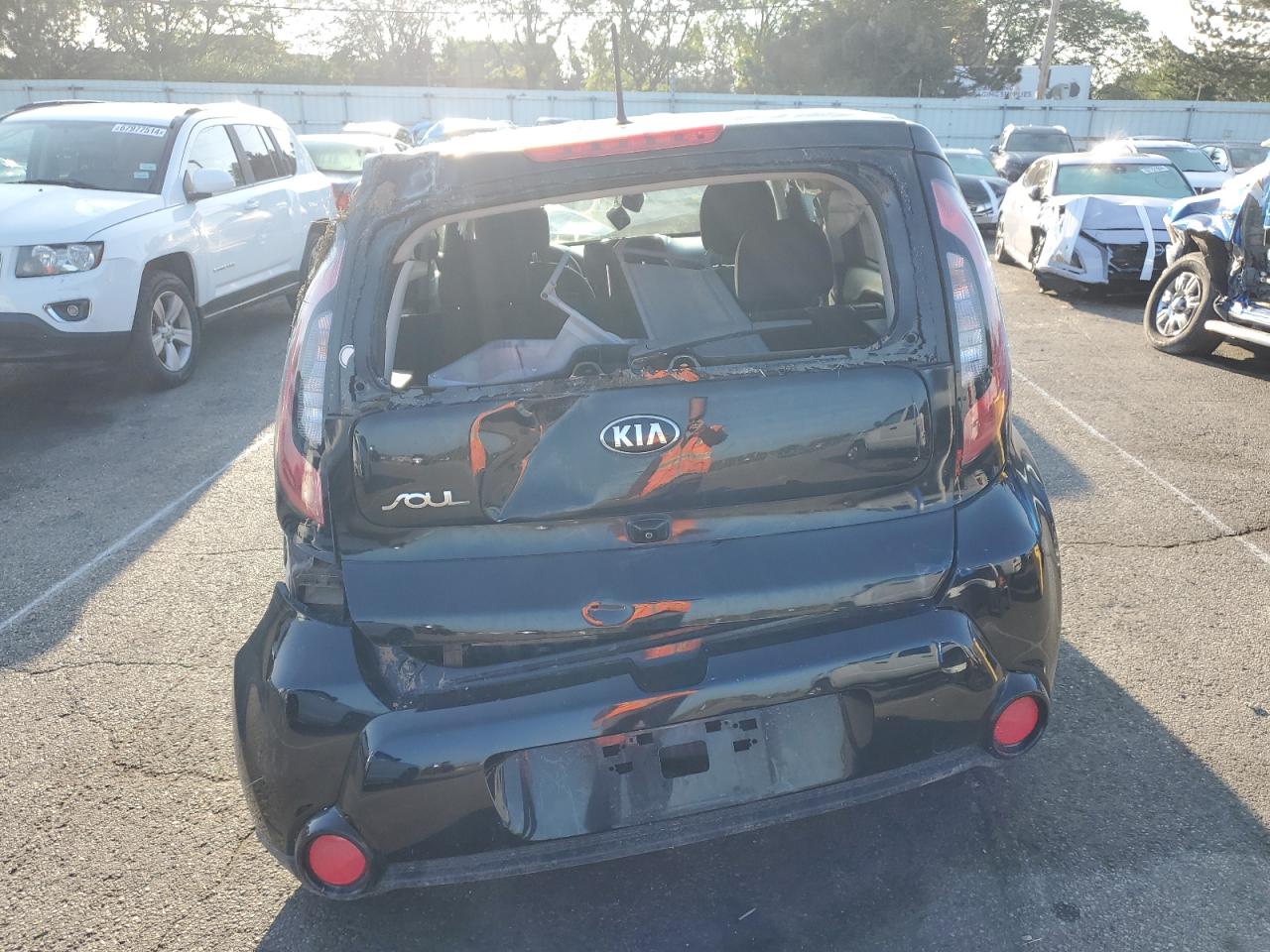 KNDJP3A56G7372990 2016 Kia Soul +