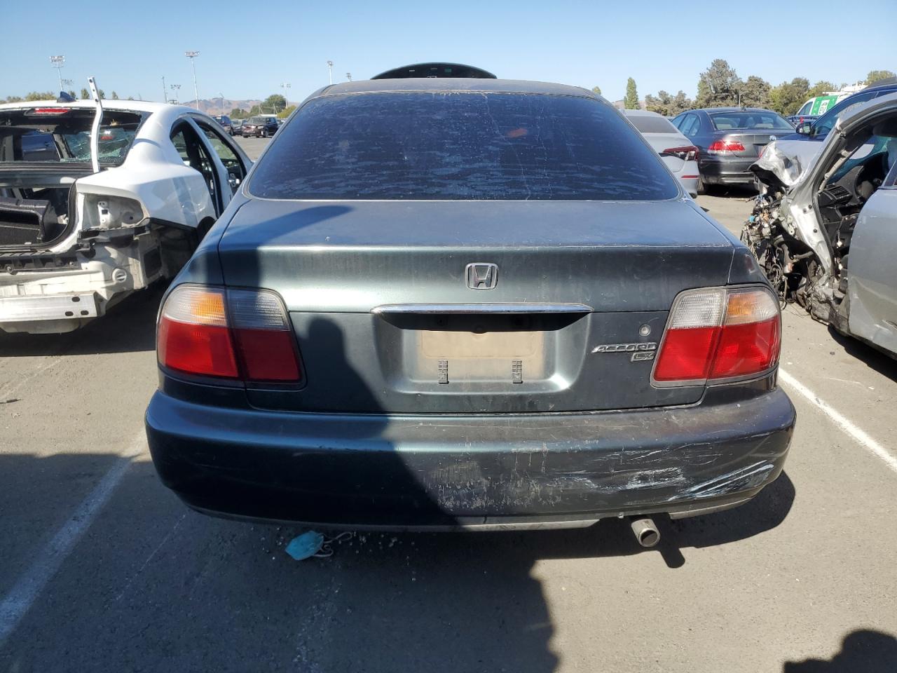 1996 Honda Accord Lx VIN: 1HGCD5633TA288063 Lot: 67107384