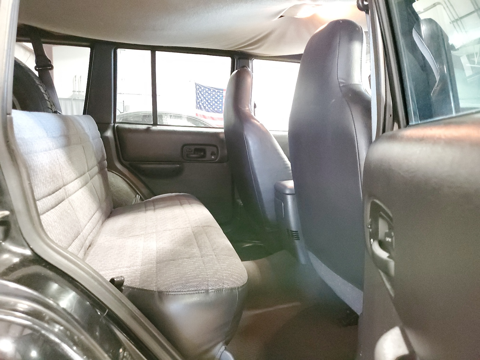 1J4FF48S0YL107513 2000 Jeep Cherokee Sport