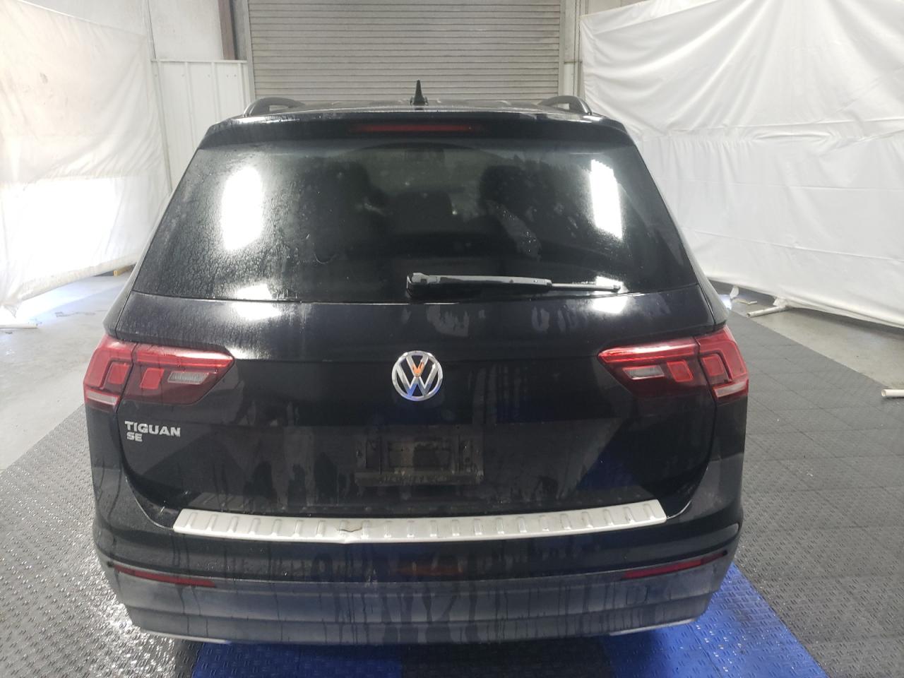 3VV3B7AX5KM060854 2019 Volkswagen Tiguan Se