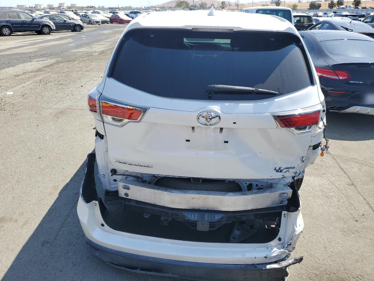 2015 Toyota Highlander Le VIN: 5TDBKRFH2FS132039 Lot: 68142214