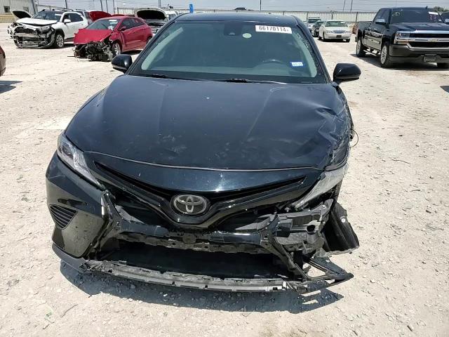 4T1B11HK8JU077111 2018 Toyota Camry L