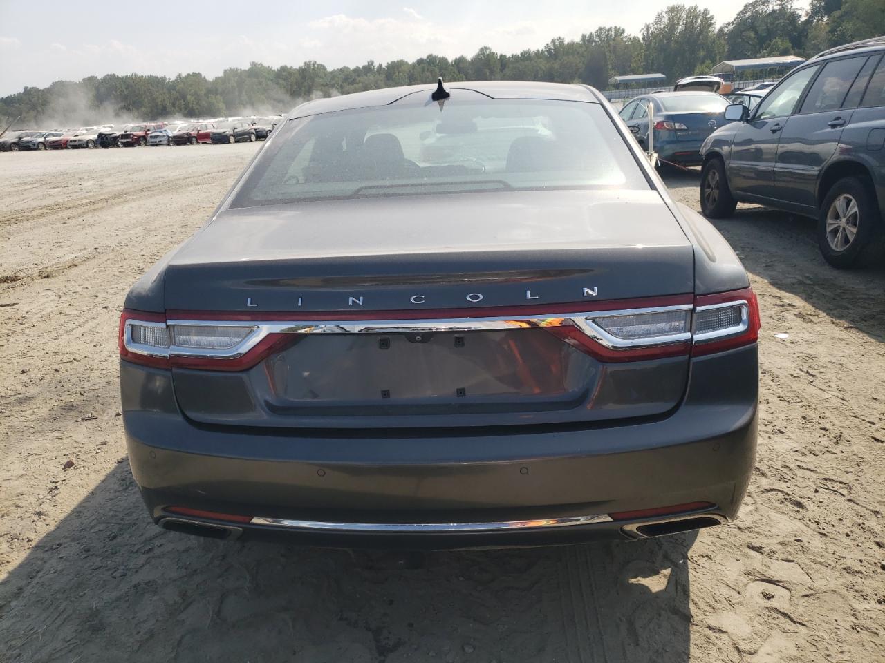 1LN6L9TP1J5602744 2018 Lincoln Continental Select