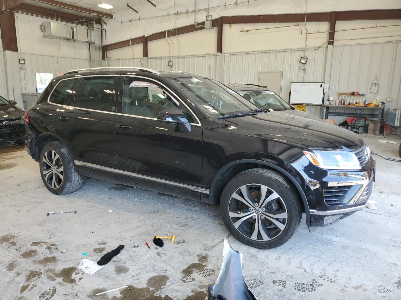 2017 Volkswagen Touareg Wolfsburg VIN: WVGRF7BP8HD002393 Lot: 67356914