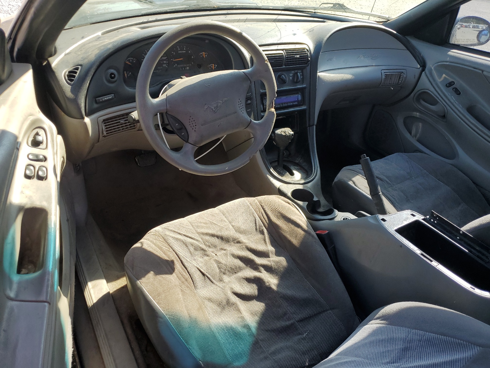 1FAFP4047WF153373 1998 Ford Mustang