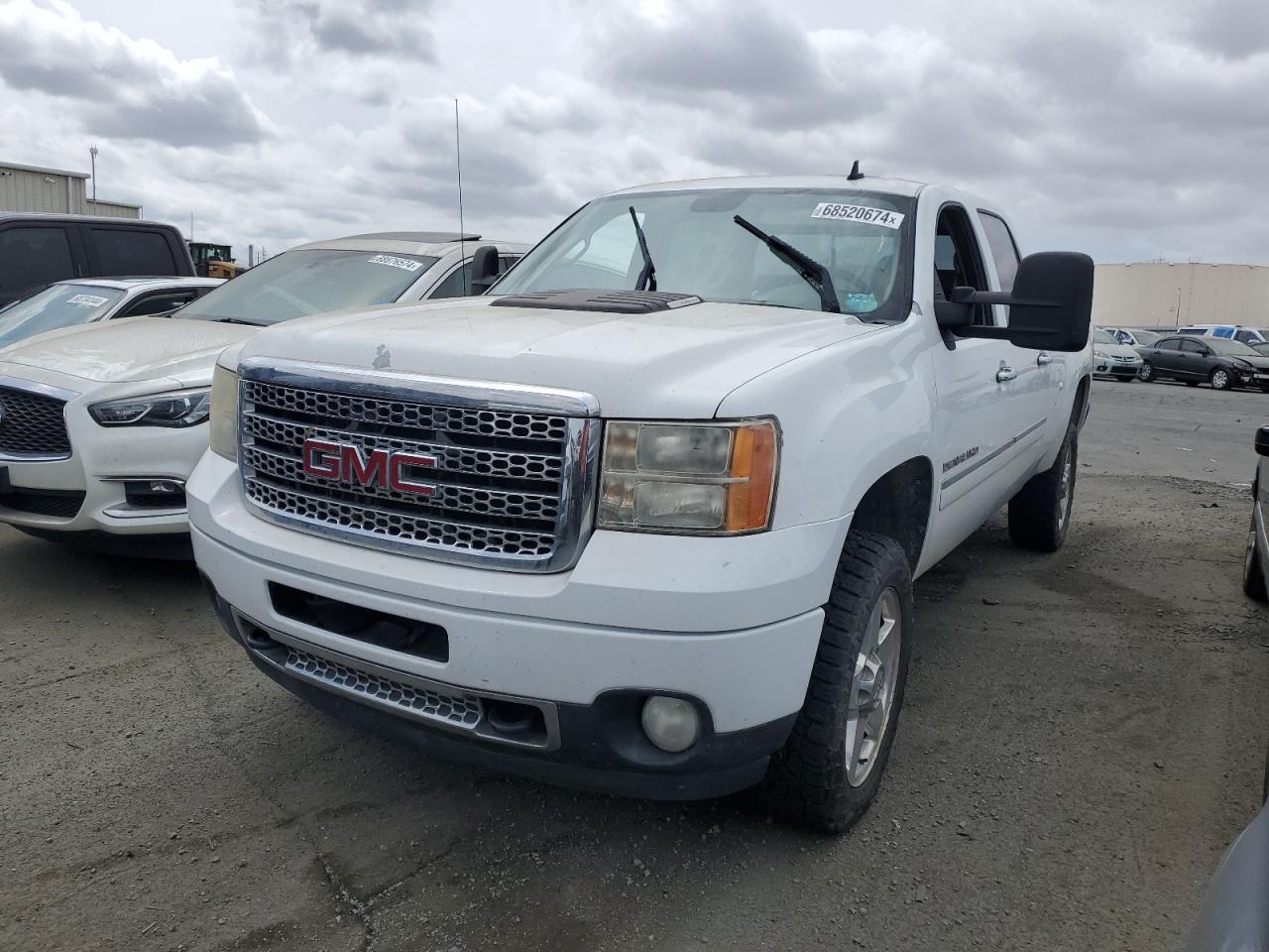 2011 GMC Sierra K2500 Denali VIN: 1GT125C8XBF141297 Lot: 68520674