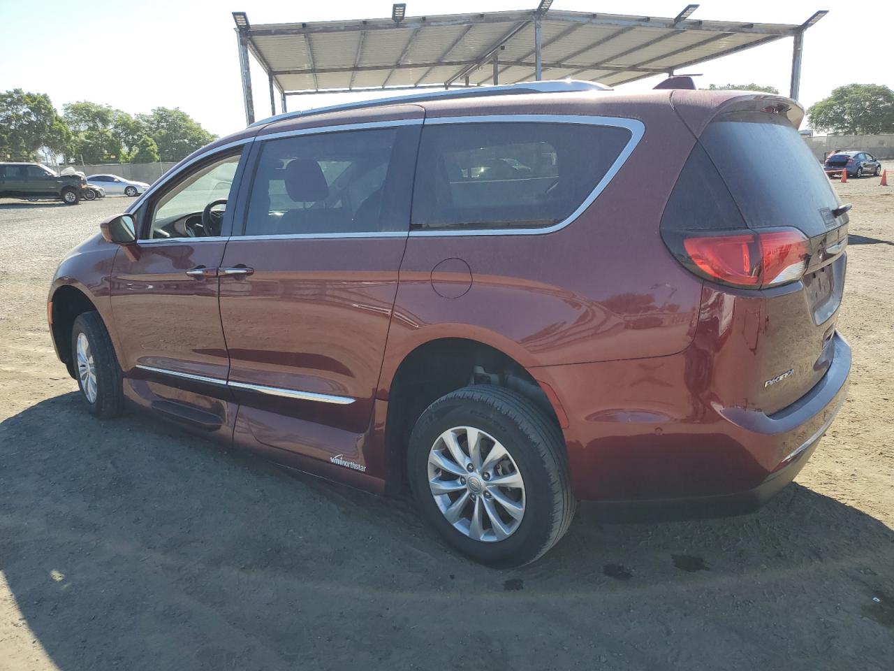 2C4RC1BG8JR233436 2018 CHRYSLER PACIFICA - Image 2