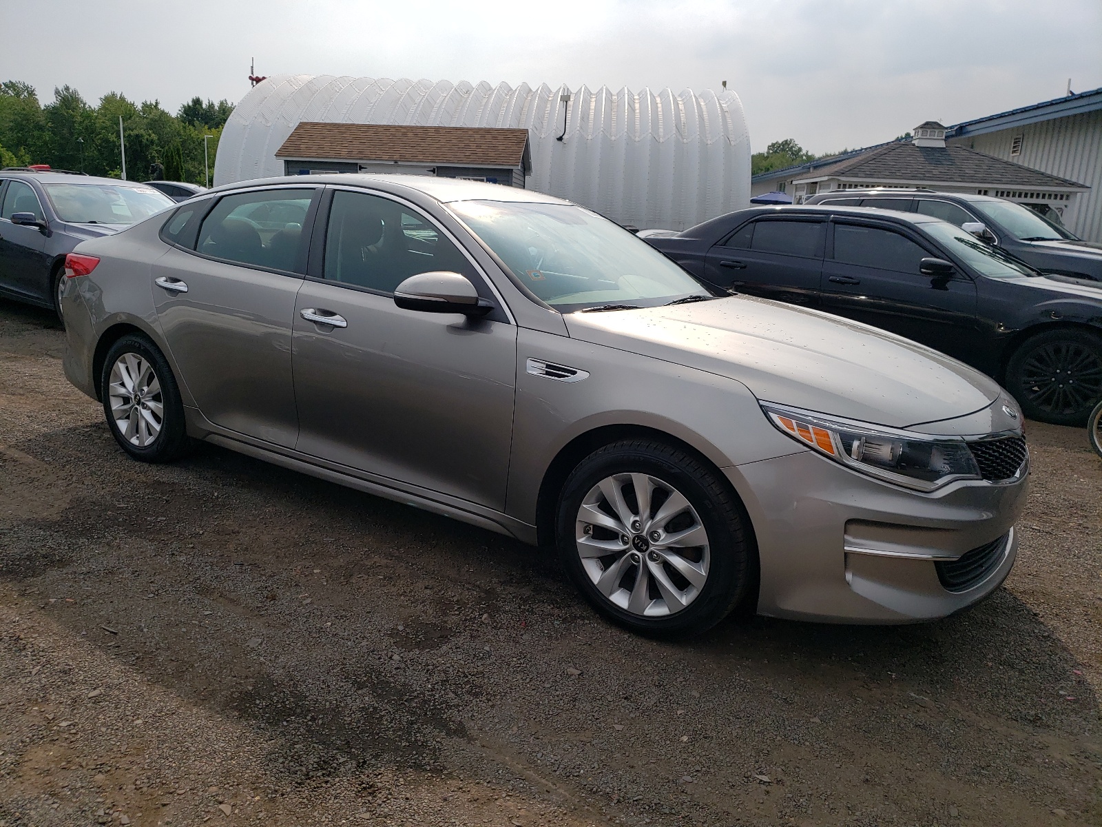 2017 Kia Optima Lx vin: 5XXGT4L33HG147037