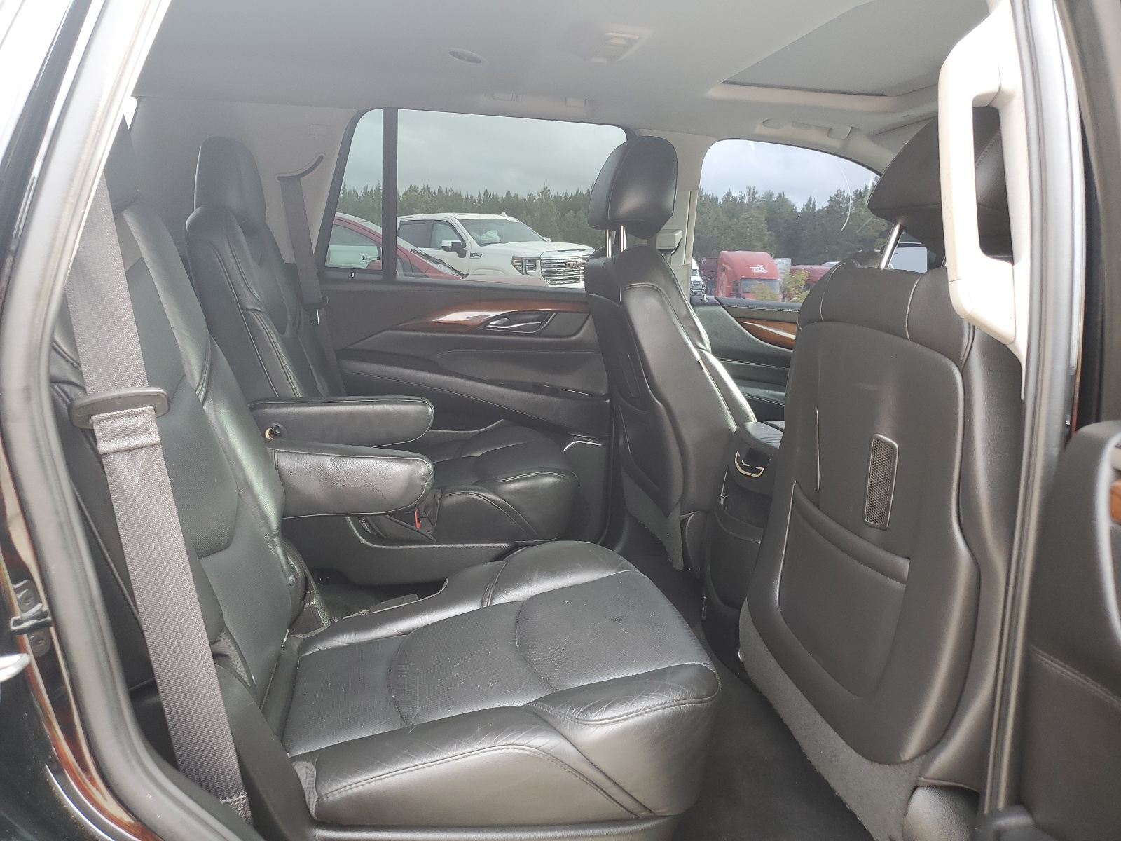 1GYS4BKJ7KR268342 2019 Cadillac Escalade Luxury