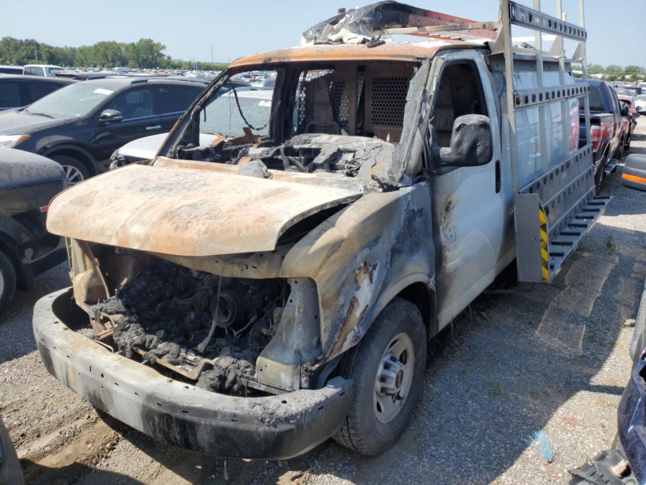 2019 Gmc Savana G2500 for Sale in Kansas City, KS - Burn