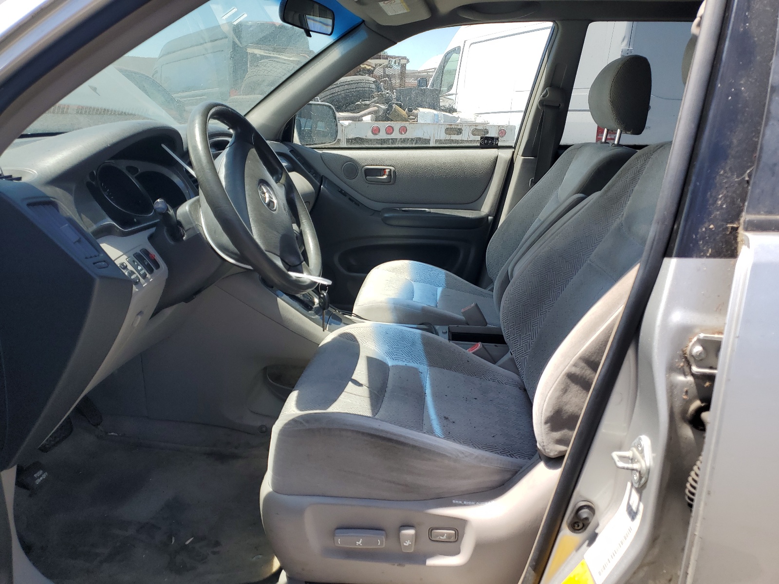 JTEHF21A520090927 2002 Toyota Highlander Limited