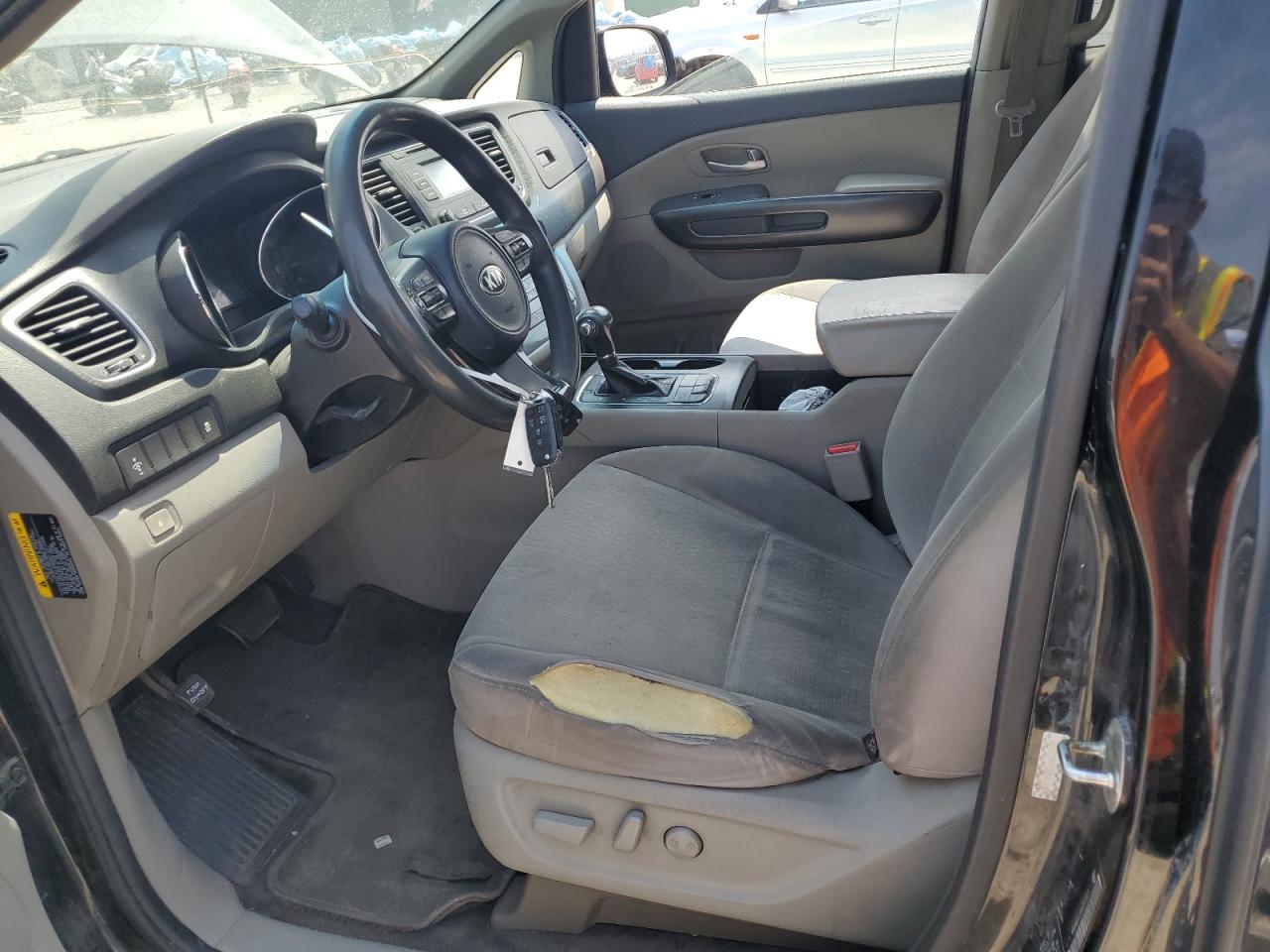 KNDMB5C11H6232127 2017 Kia Sedona Lx
