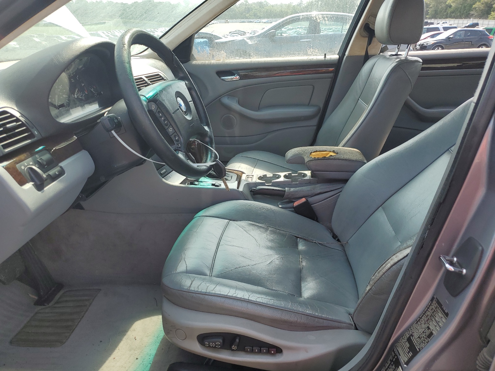 WBAEV33484KR30520 2004 BMW 325 I