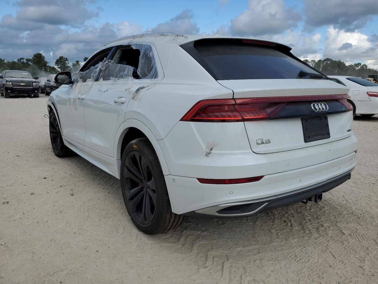 WA1BVAF12KD043583 2019 AUDI Q8 - Image 2