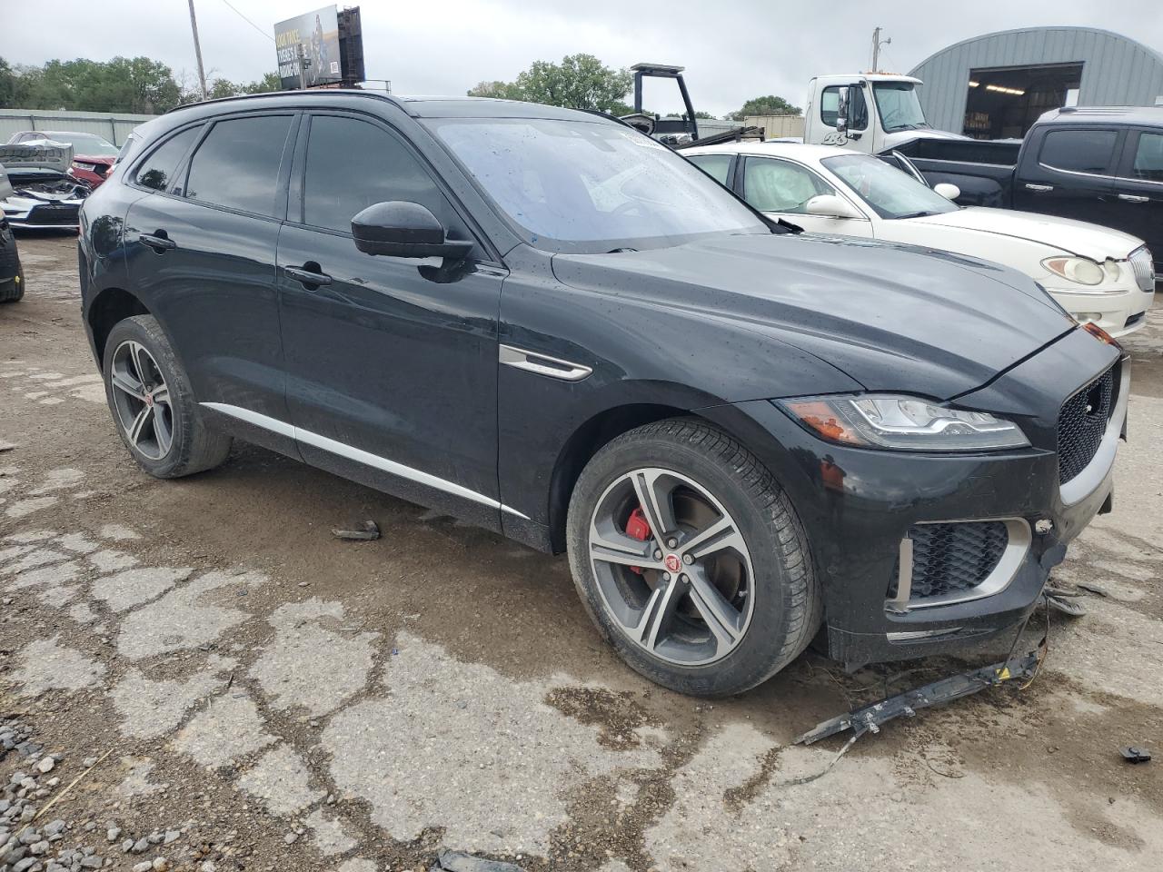 VIN SADCM2FV5JA329809 2018 JAGUAR F-PACE no.4