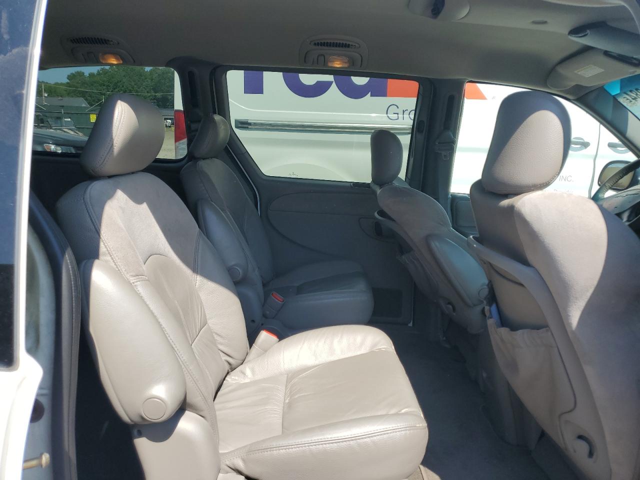 2002 Chrysler Town & Country Limited VIN: 2C8GP64L92R551438 Lot: 68943284