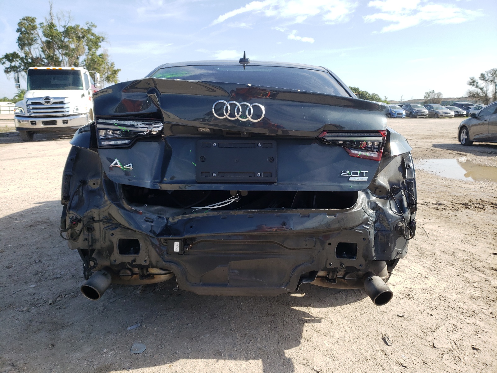 WAUKMAF43JA123118 2018 Audi A4 Premium