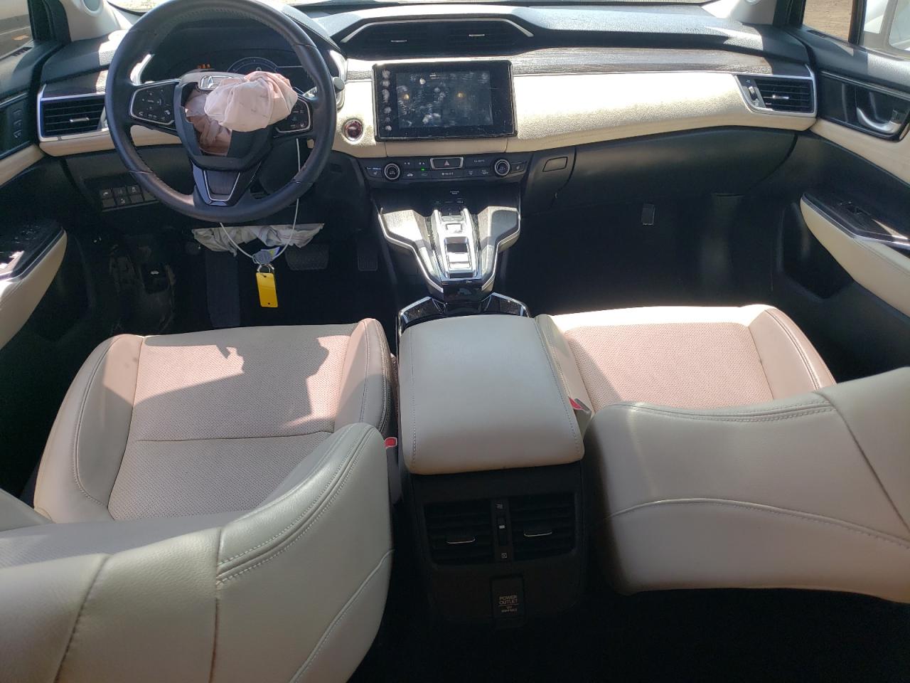 2018 Honda Clarity Touring VIN: JHMZC5F38JC010593 Lot: 66527654