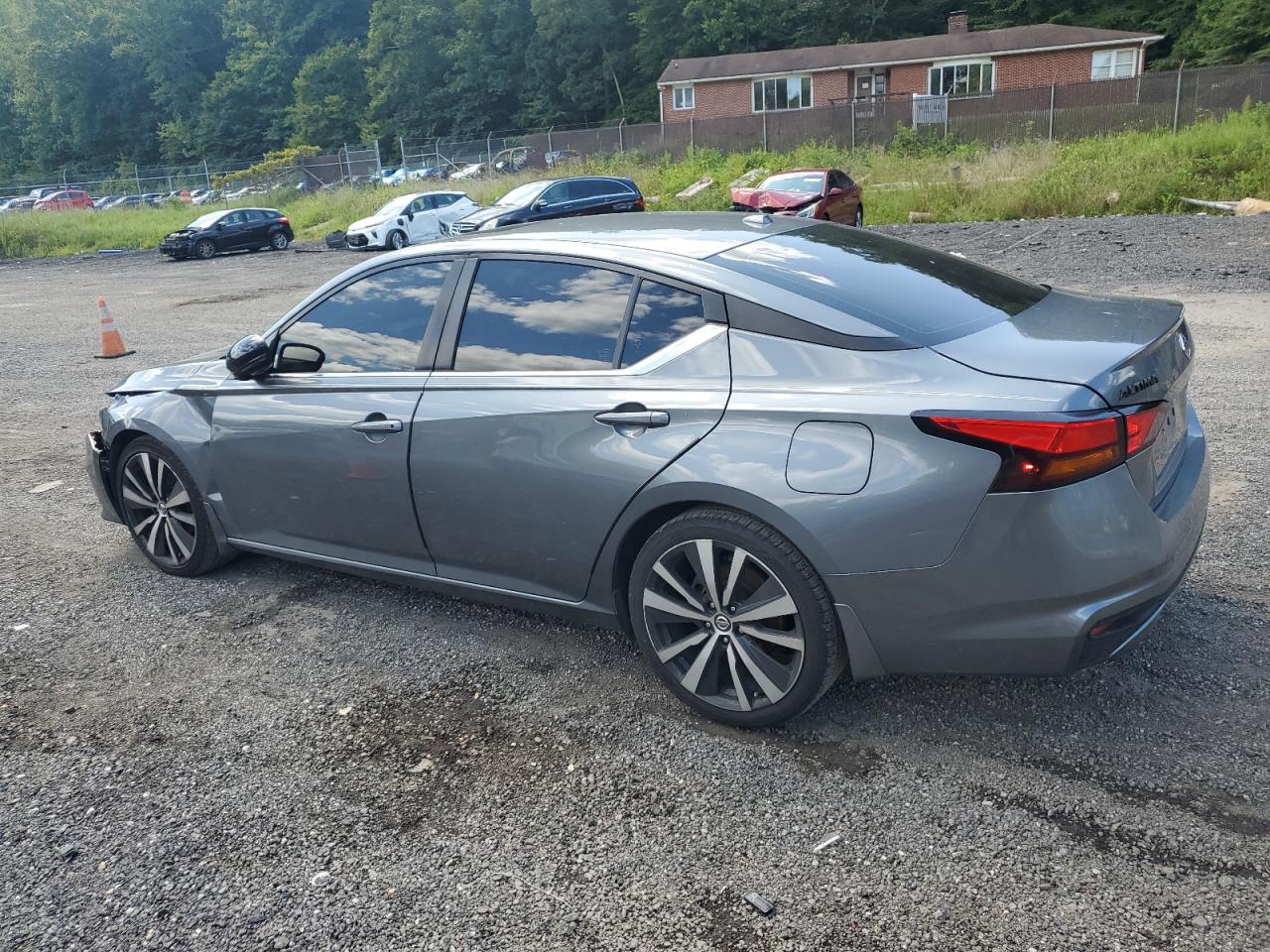 2019 Nissan Altima - Image 2