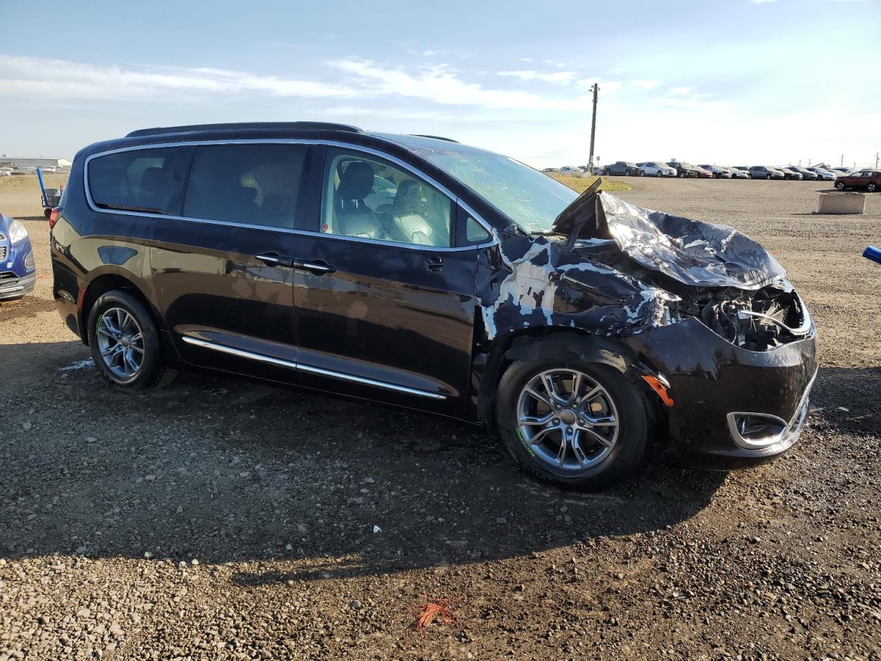 2017 Chrysler Pacifica - Image 4