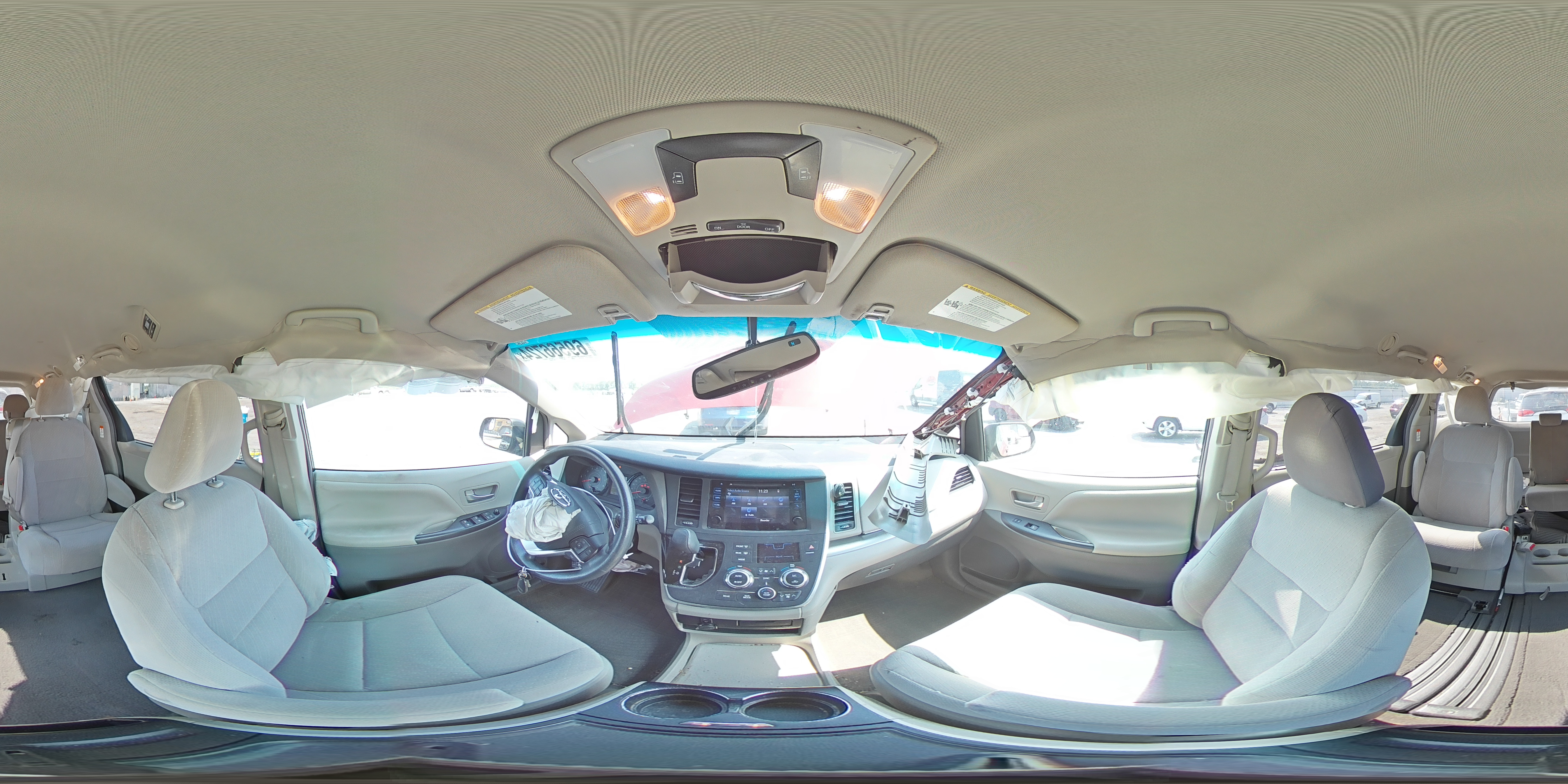 2015 Toyota Sienna - Image 14