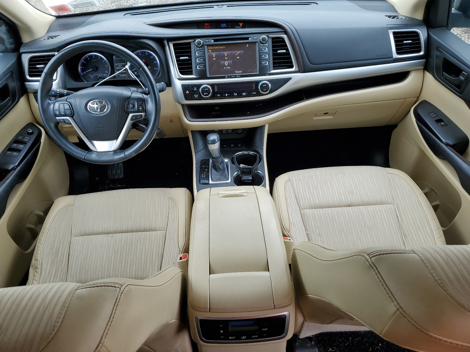 5TDBZRFH9JS875575 2018 Toyota Highlander Le