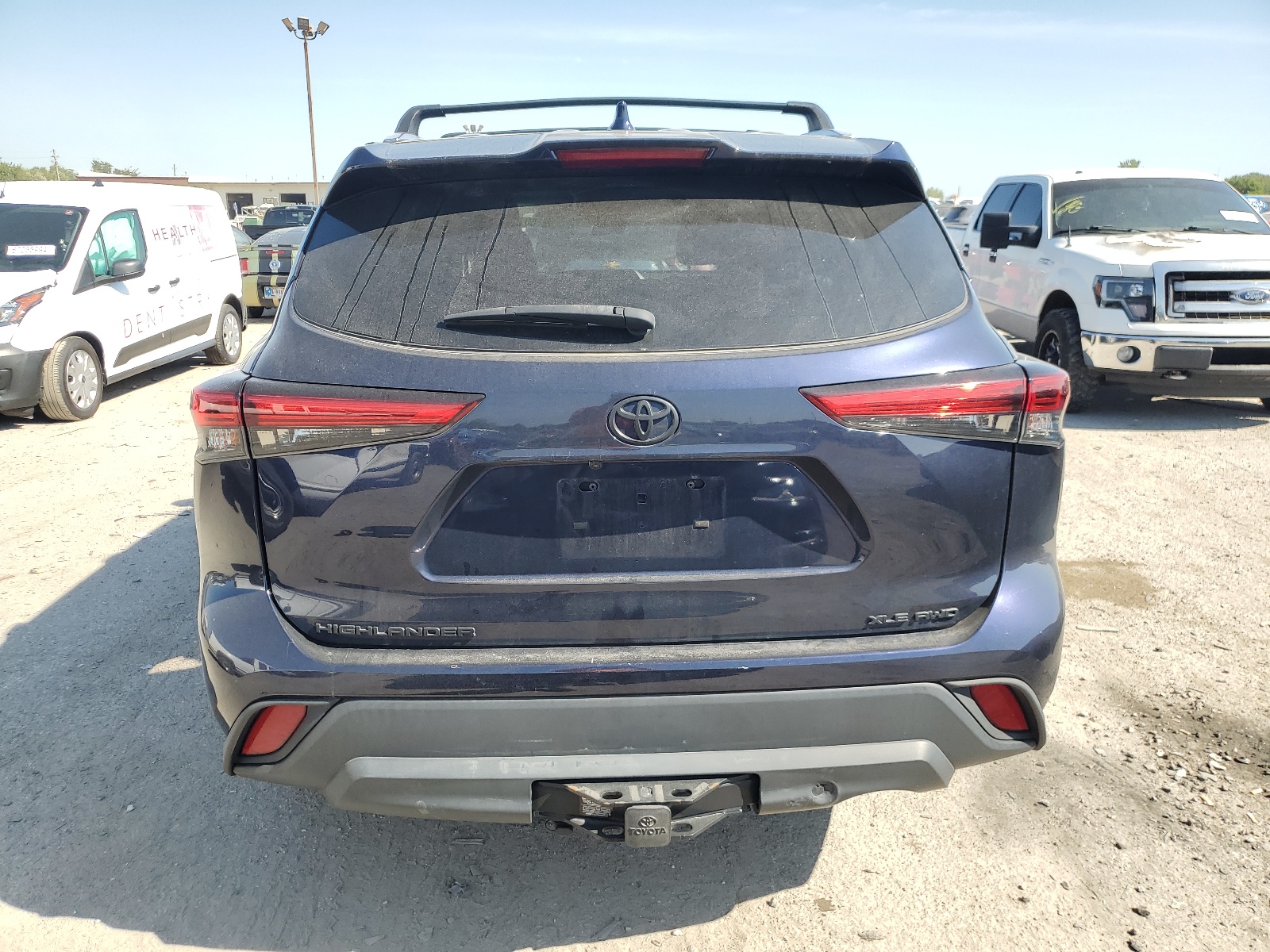 5TDHZRBH5MS153606 2021 Toyota Highlander Xle