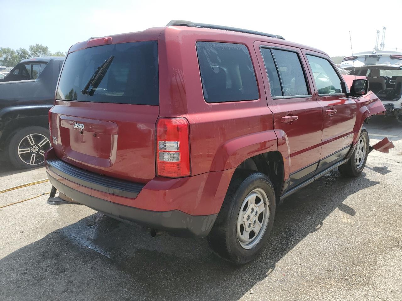 VIN 1C4NJRBB6ED835588 2014 JEEP PATRIOT no.3