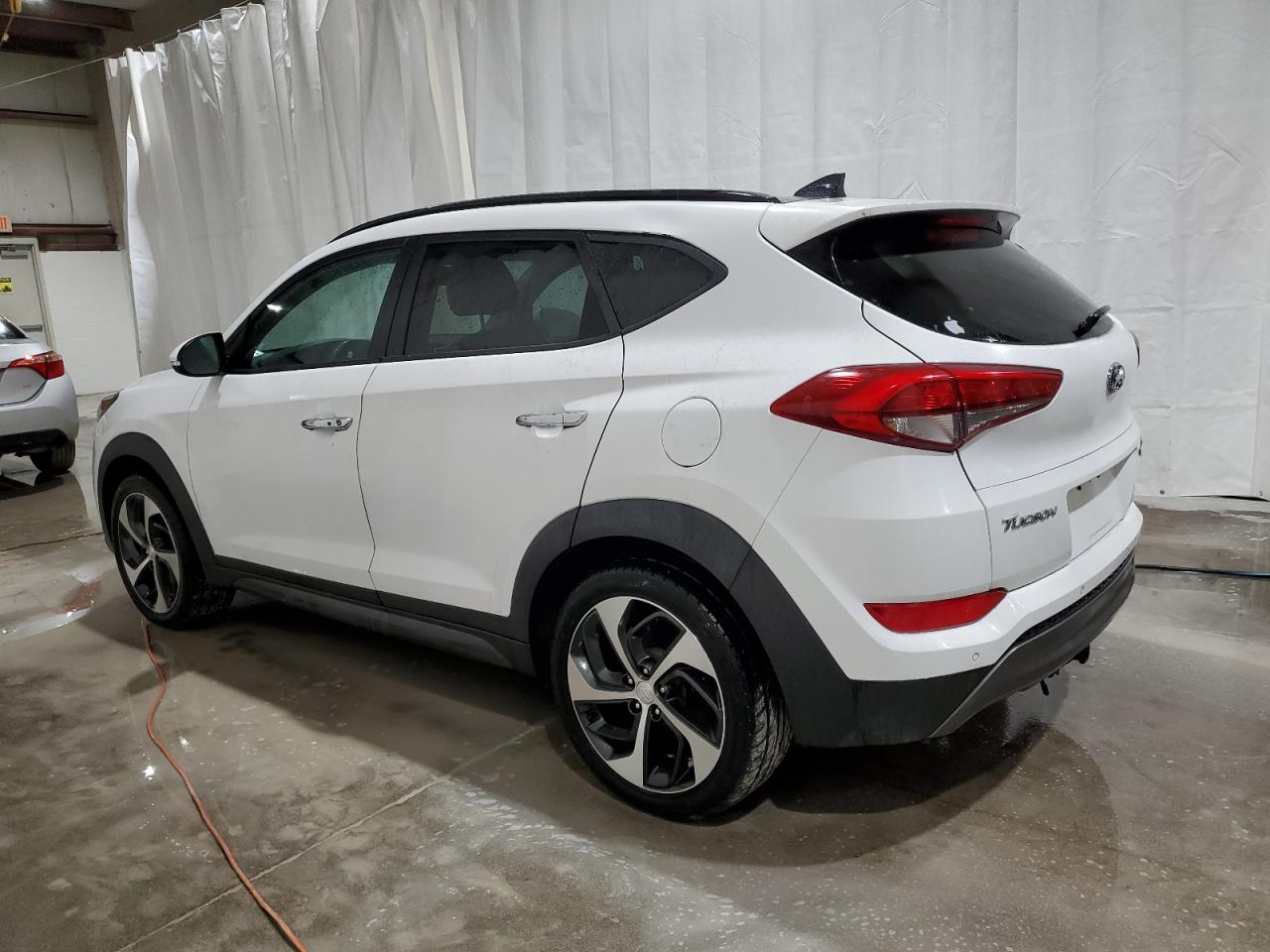 KM8J3CA25GU108030 2016 HYUNDAI TUCSON - Image 2