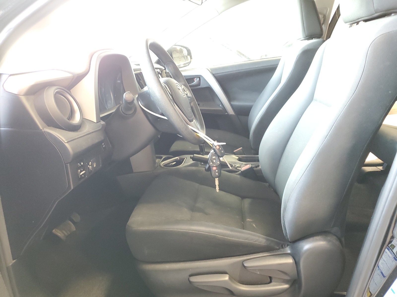 2T3BFREV0HW626185 2017 Toyota Rav4 Le