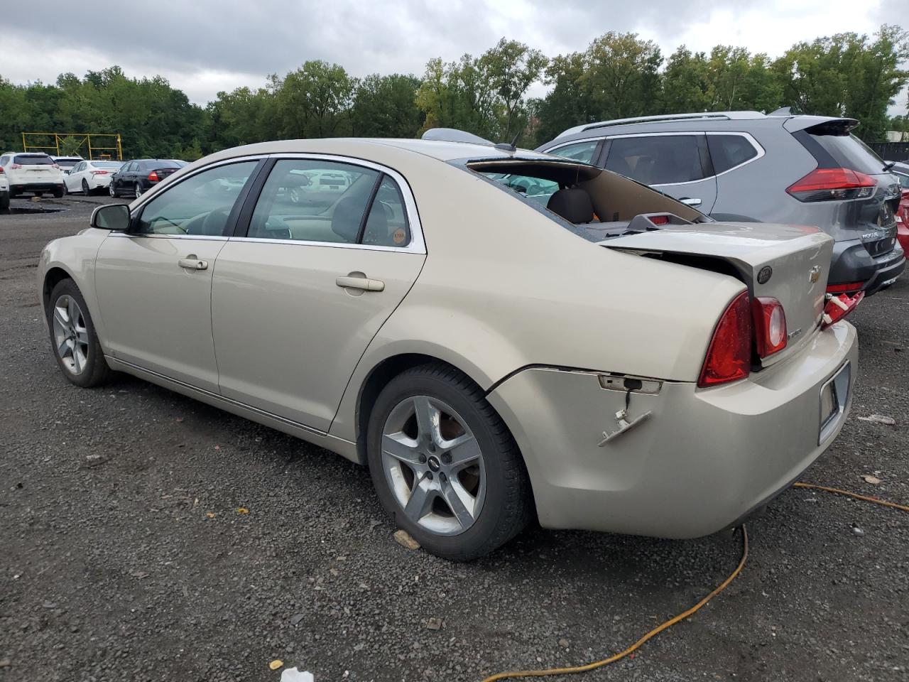 2009 Chevrolet Malibu - Image 2