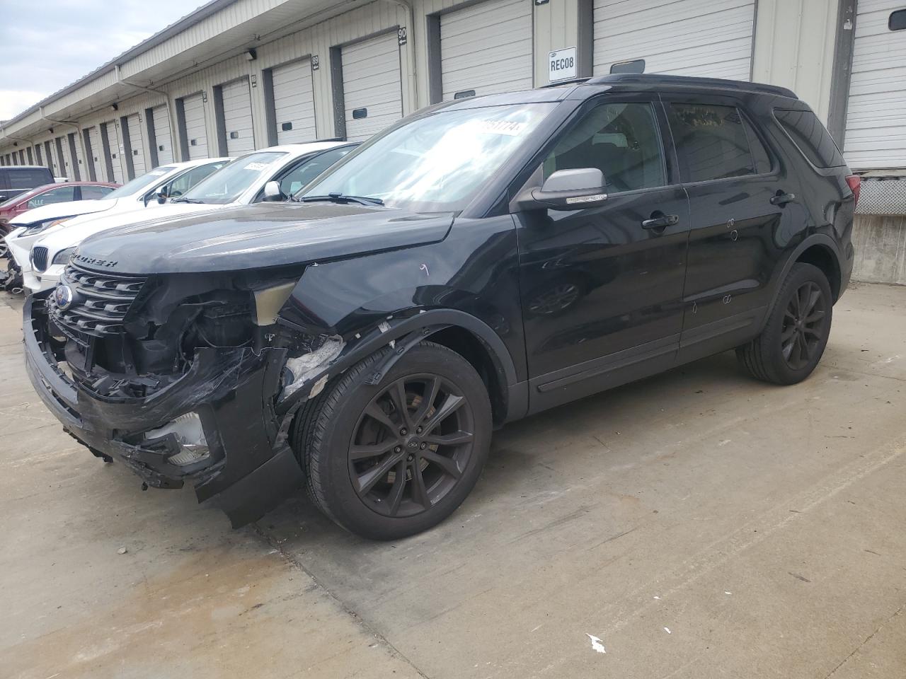 1FM5K8D82HGB13705 2017 FORD EXPLORER - Image 1