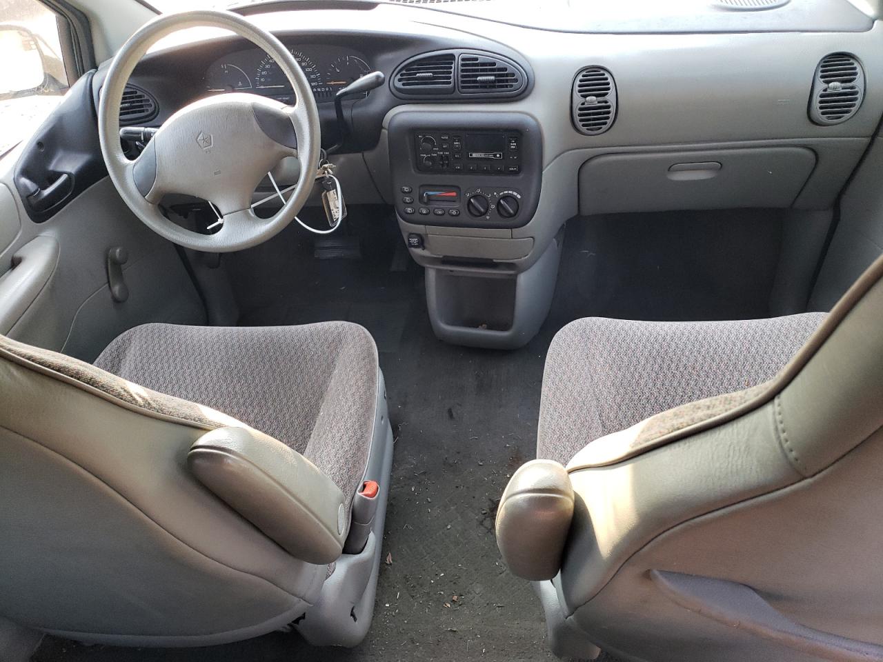 1999 Plymouth Voyager VIN: 2P4FP25B8XR325213 Lot: 68037484