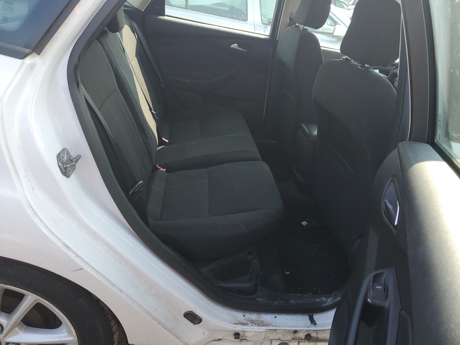 1FADP3K26FL282039 2015 Ford Focus Se