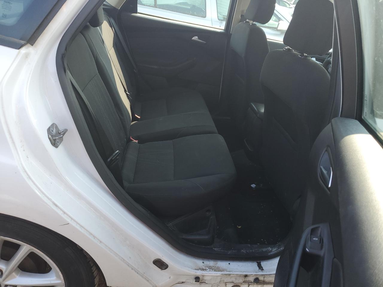 2015 Ford Focus Se VIN: 1FADP3K26FL282039 Lot: 68050474